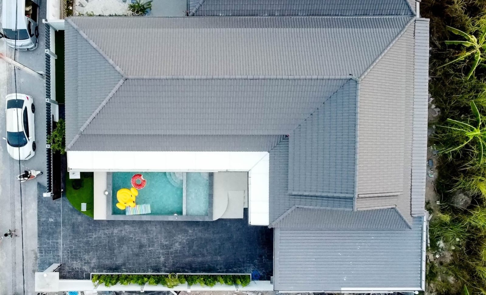 Luxury HHPC Pool Villa with L-shape swimming pool and modern architecture